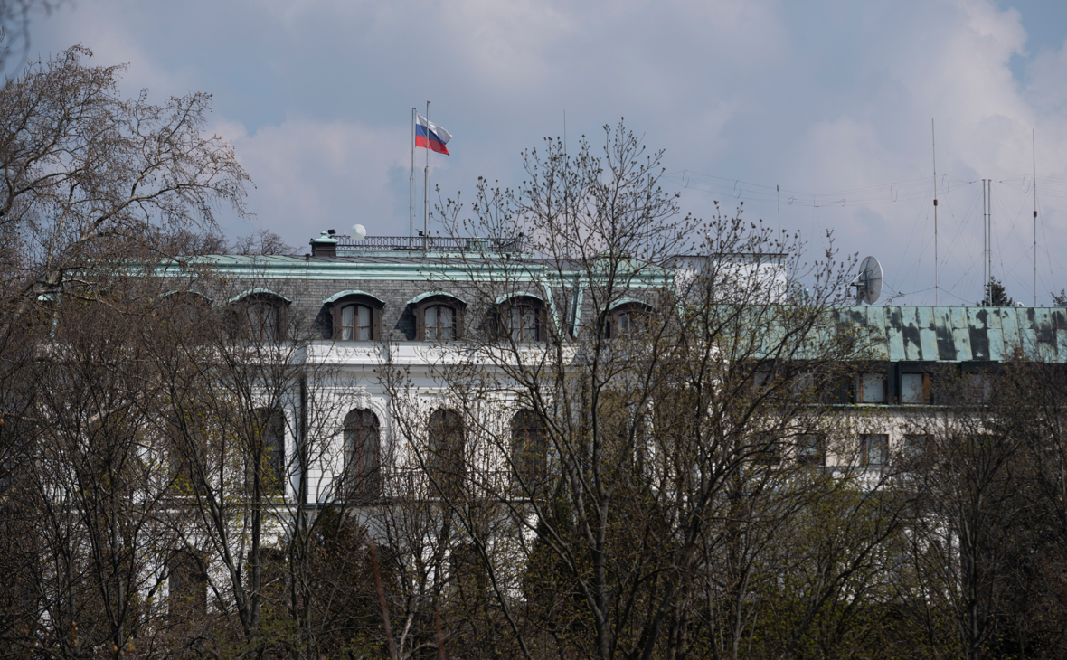 МИД Чехии потребовал отъезда 63 сотрудников посольства России