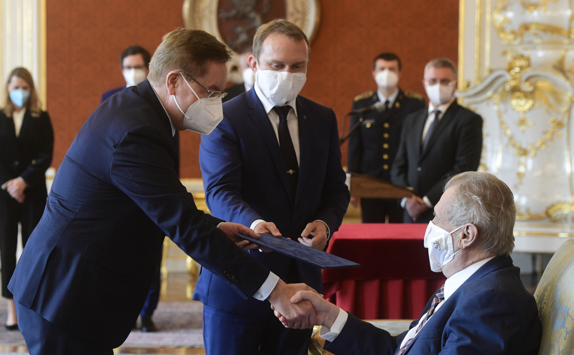 Президент Чехии из-за болезни будет передвигаться в инвалидном кресле