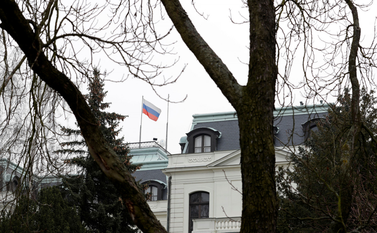 Сенат Чехии предложил оставить в стране одного российского дипломата