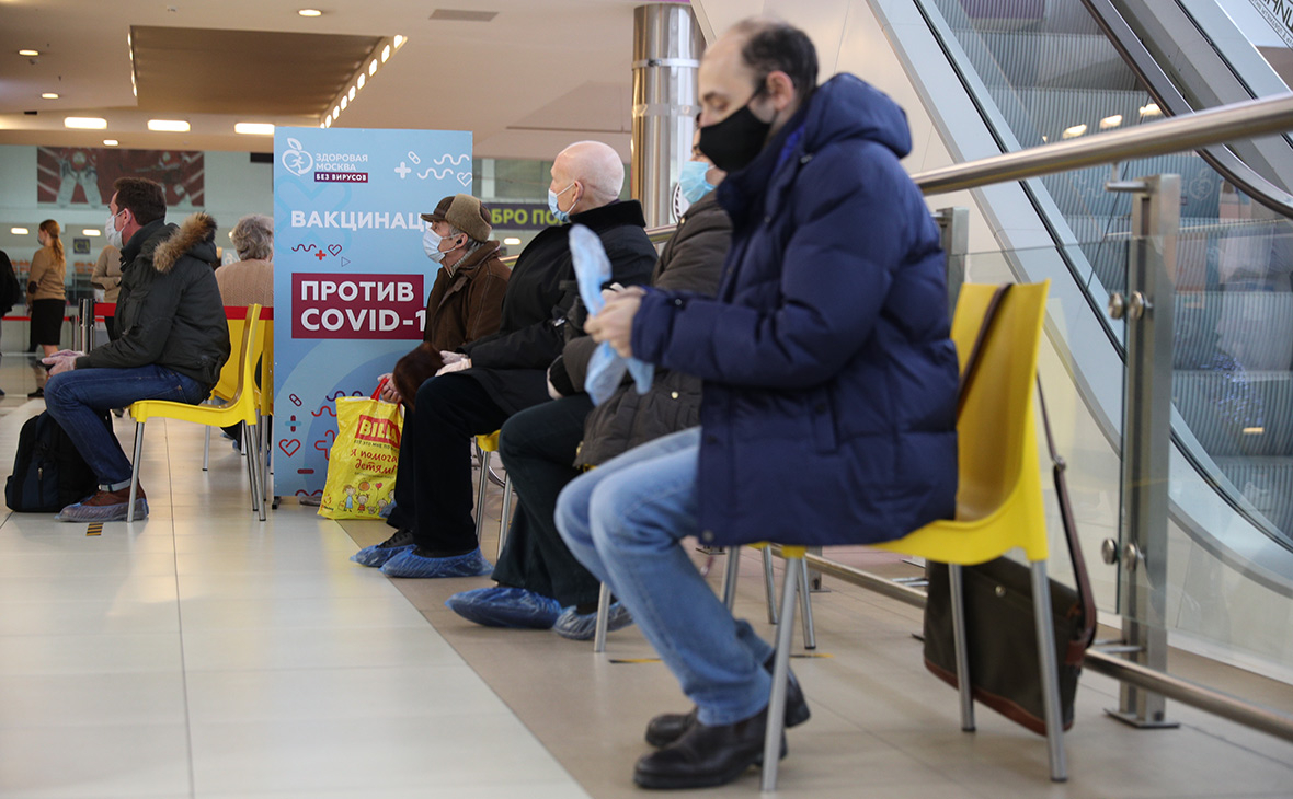 В Москве откроют пункты вакцинации от COVID в двух торговых центрах