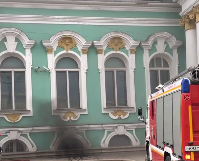 Посетителей Эрмитажа эвакуировали из-за задымления