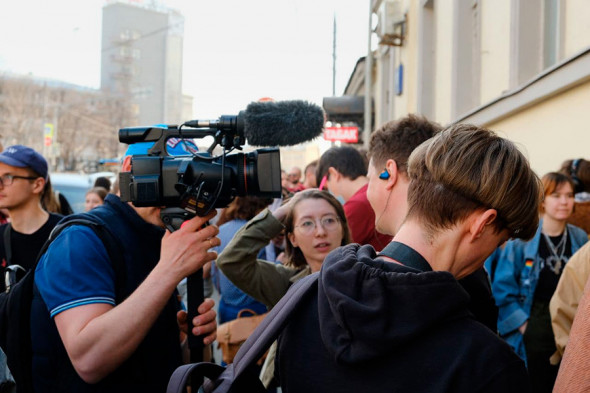Пикеты у Басманного суда в связи с «делом DOXA». Фоторепортаж