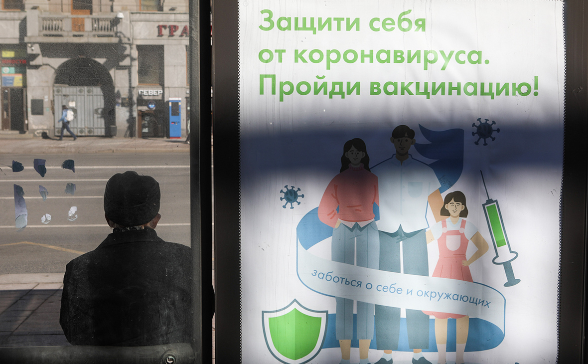 В Роспотребнадзоре оценили сроки создания вакцины от мутаций коронавируса