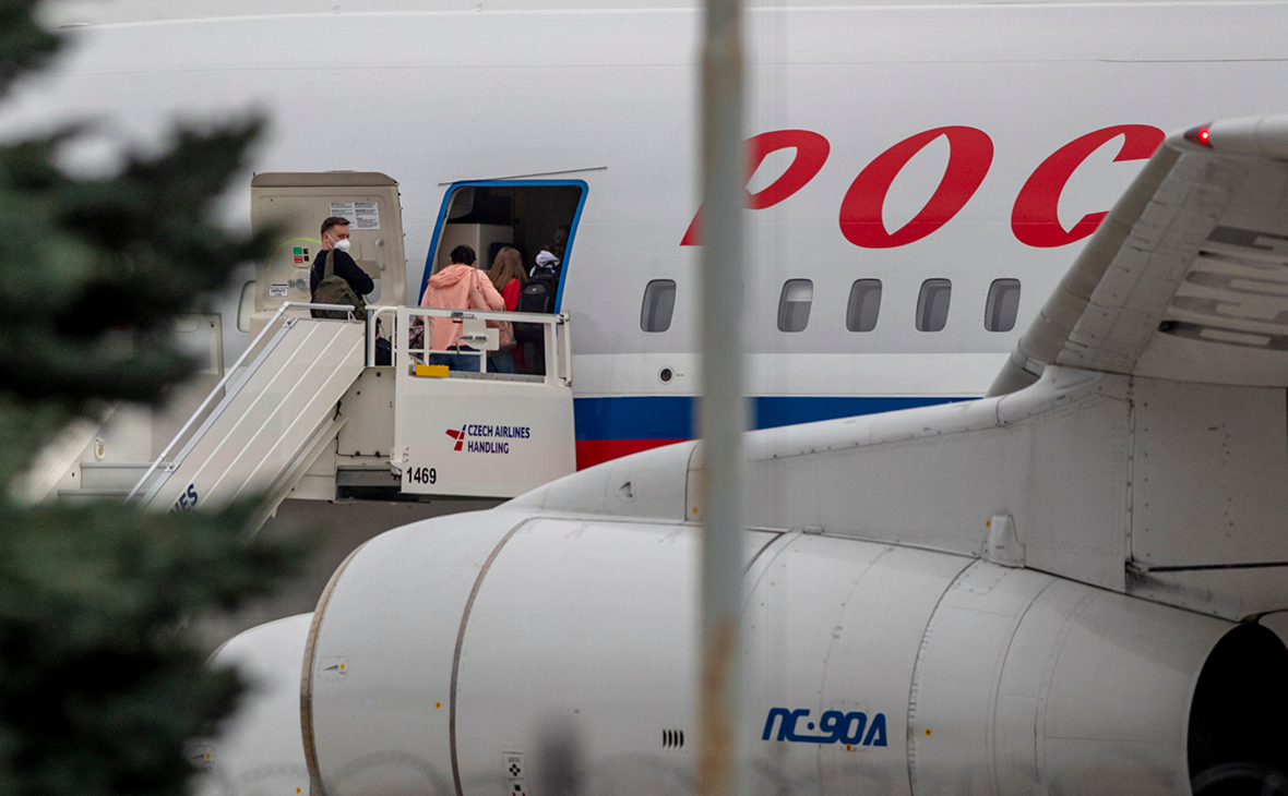Чехию покинули высланные сотрудники российского посольства