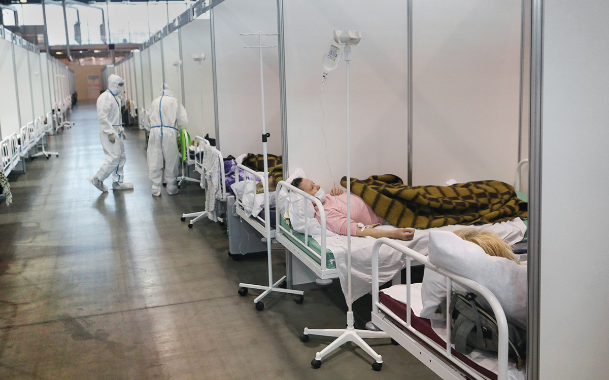 Власти Петербурга развернут дополнительные койки для заболевших COVID-19
