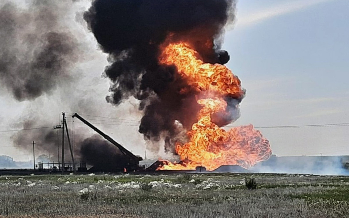 Человек пострадал из-за возгорания на газопроводе в Саратовской области