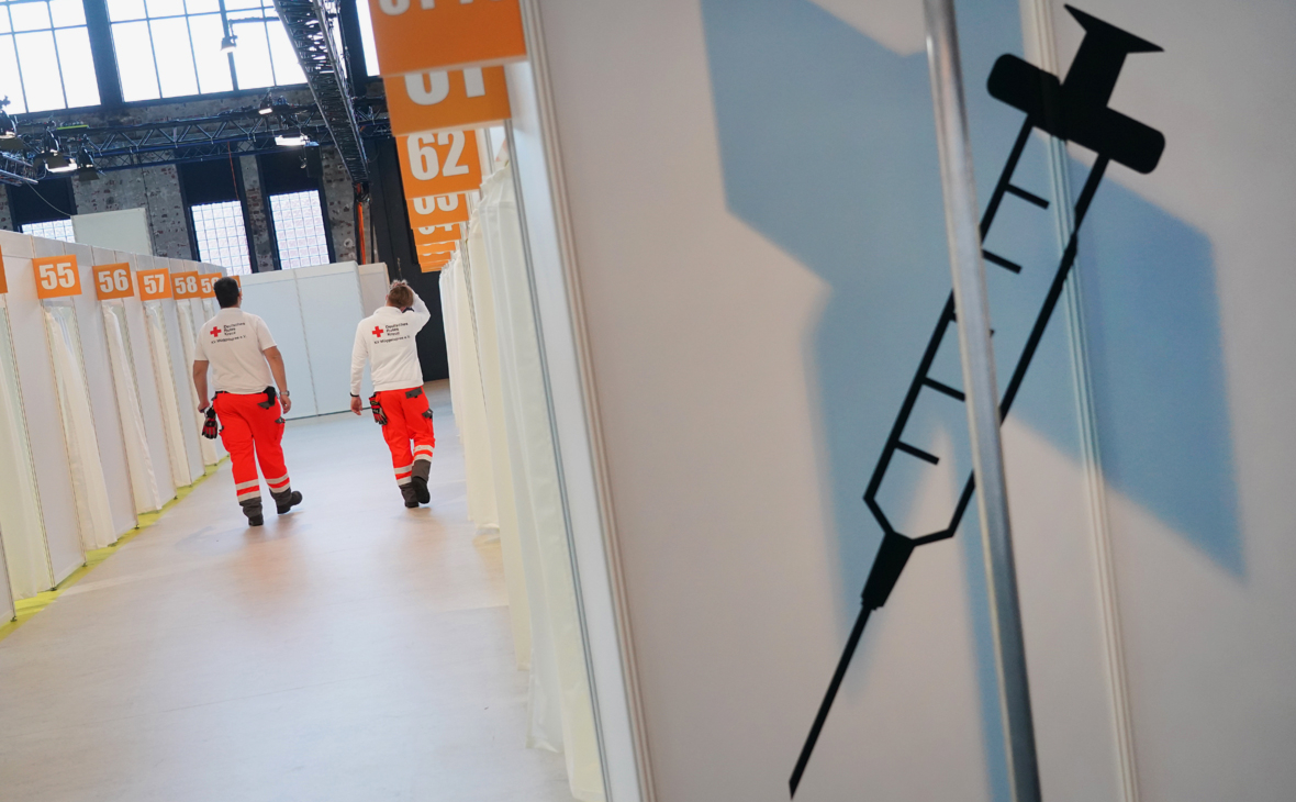Меркель выступила против заморозки патентов на вакцины от COVID-19