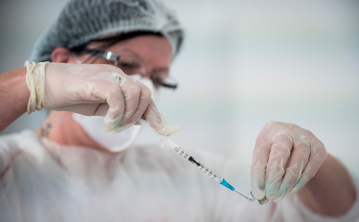 Власти Подмосковья оценили число подлежащих вакцинации работников