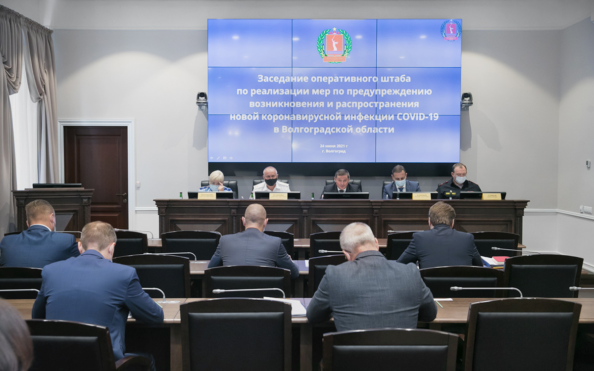 В Волгоградской области обязали вакцинировать всех чиновников