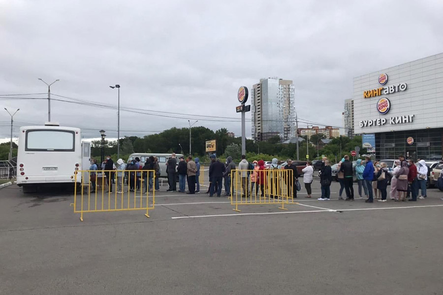 Очереди на вакцинацию от COVID-19 в России. Фоторепортаж