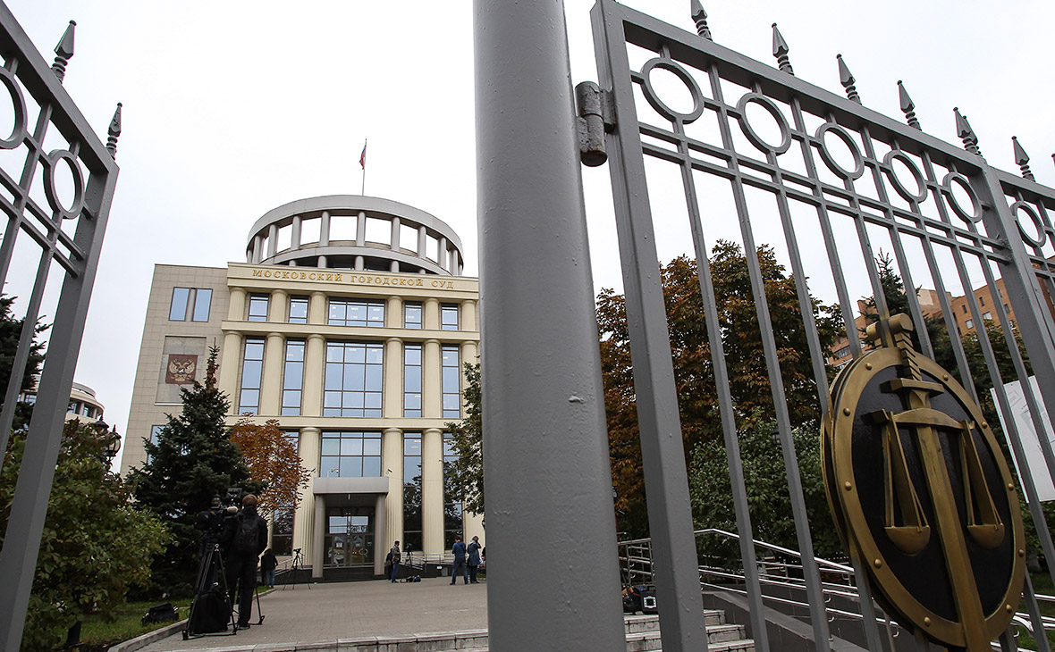 Адвокат сообщил о побеге обвиняемого в убийстве гея из суда