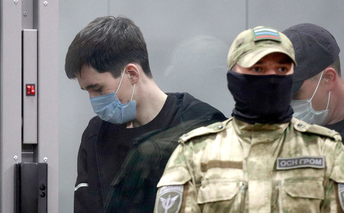 Устроившего стрельбу в казанской школе доставили в московский СИЗО