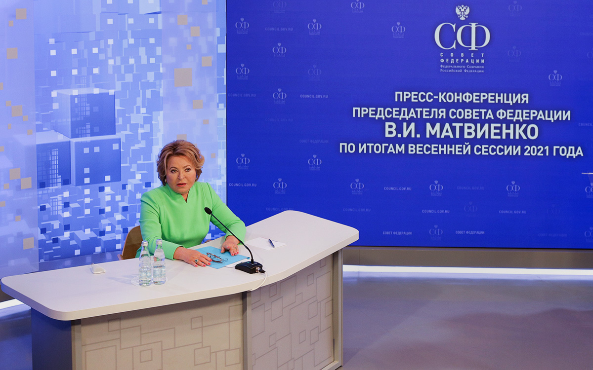 Матвиенко привилась от коронавируса вакциной в виде аэрозоля