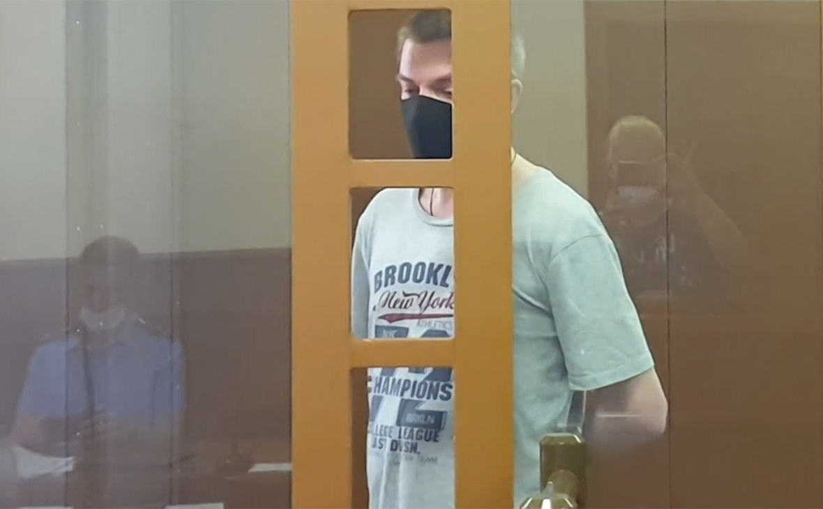 Захватившего в заложники детей петербуржца осудили на полтора года