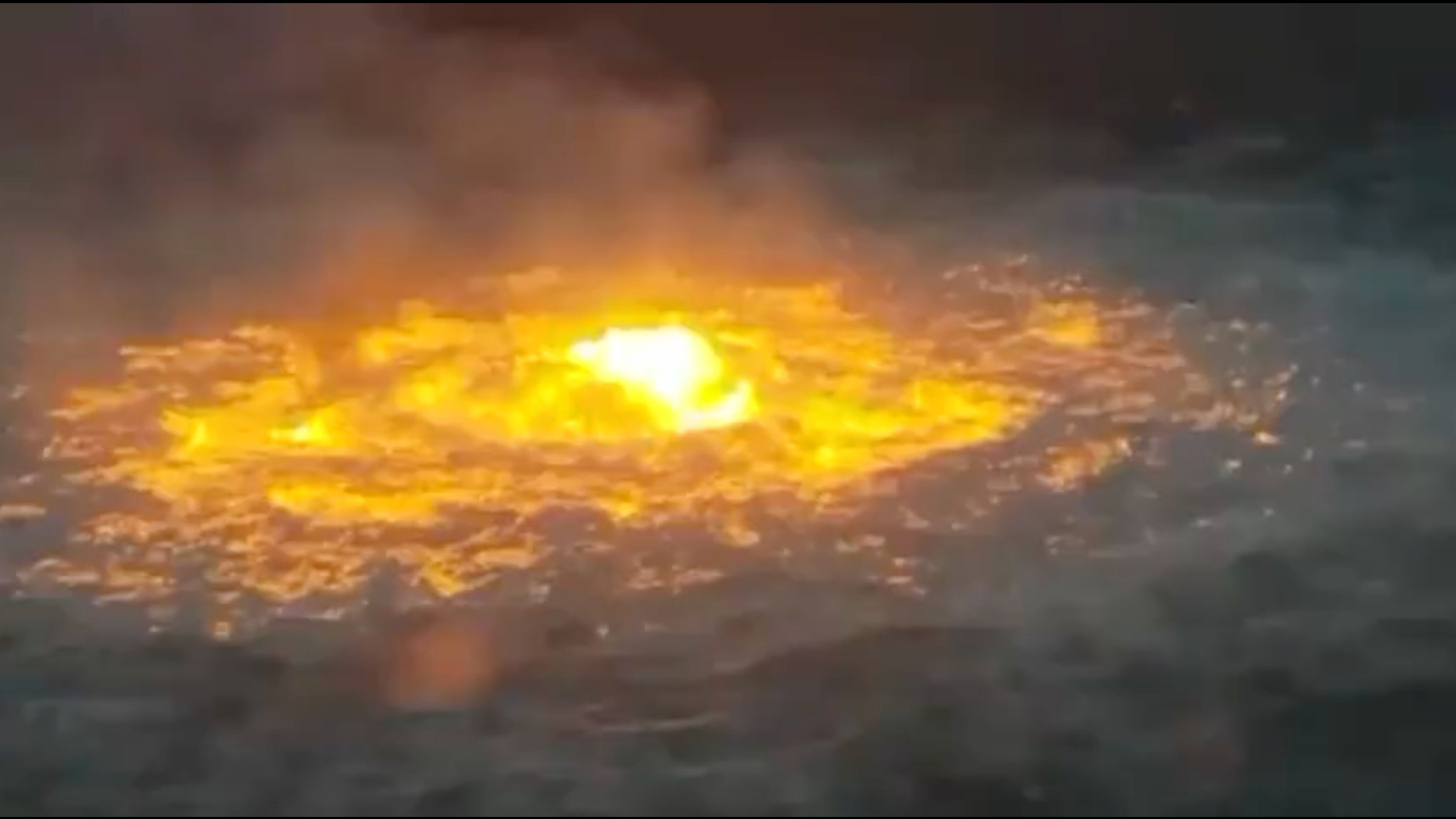 Мексиканский газопровод загорелся под водой. Видео