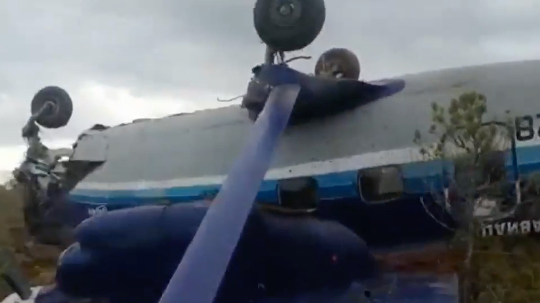 Пассажиры рассказали об экстренной посадке Ан-28 в тайге. Видео