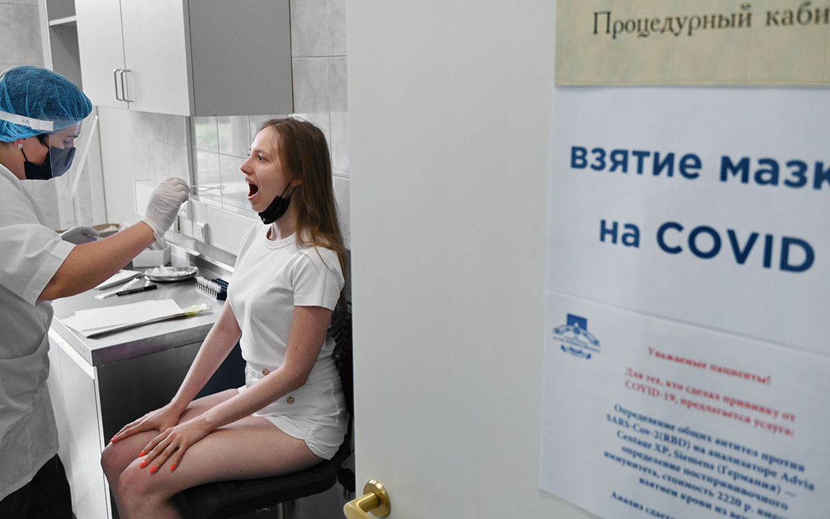 Лаборатории оценили размер очередей на ПЦР-тесты после введения QR-кодов