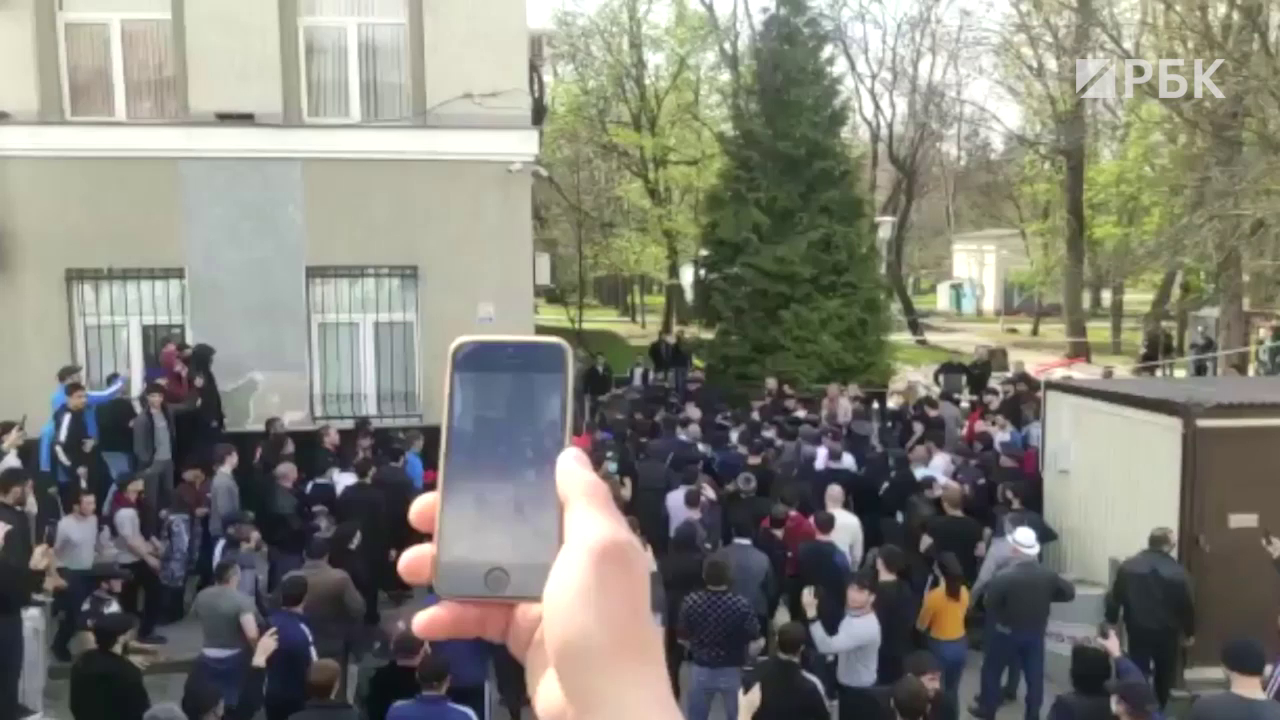 Участников митинга против COVID-ограничений приговорили к лишению свободы