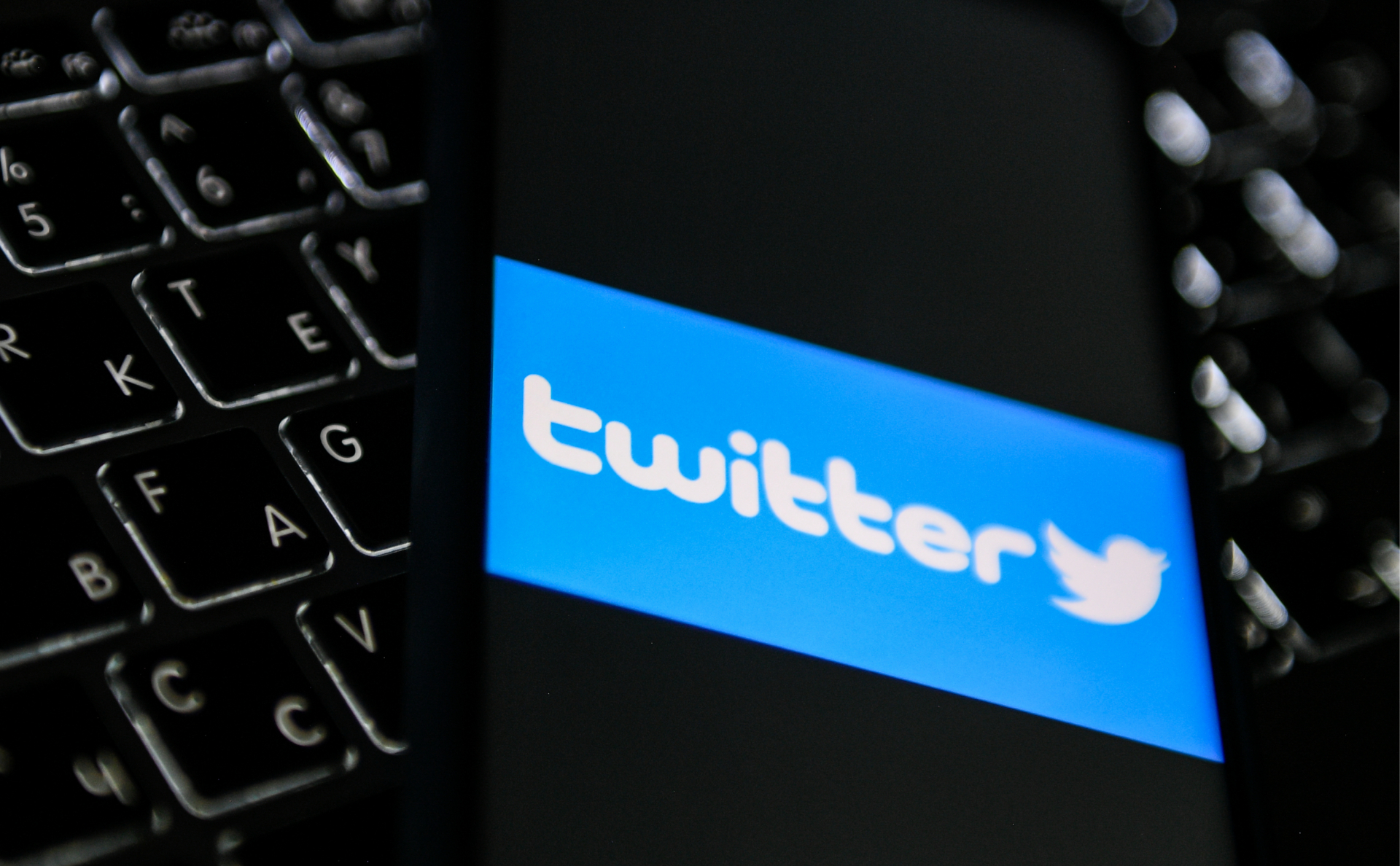 Россия стала третьей страной по запросам об удалении контента в Twitter