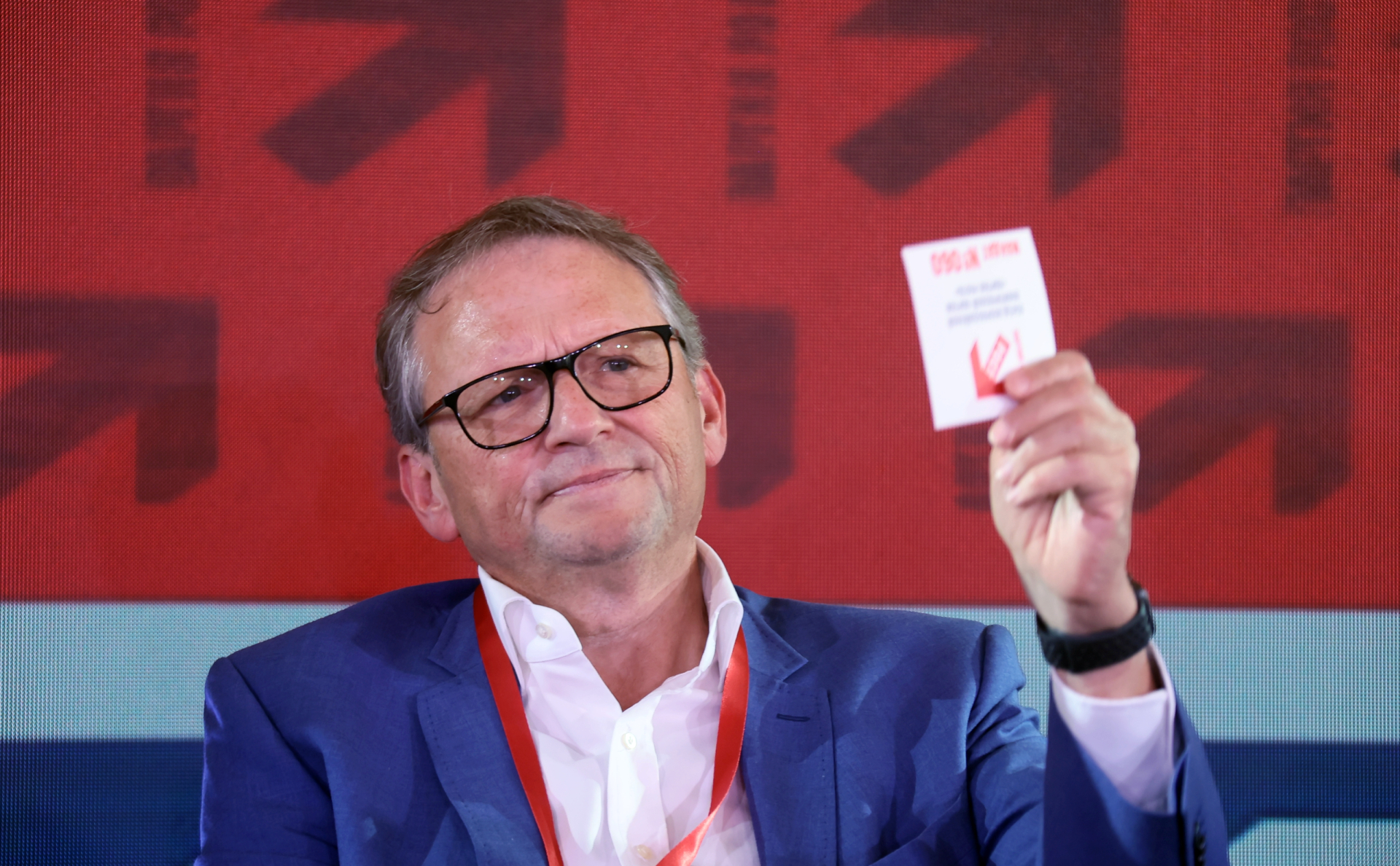 Титов предложил выдавать QR-коды после первого укола вакцины