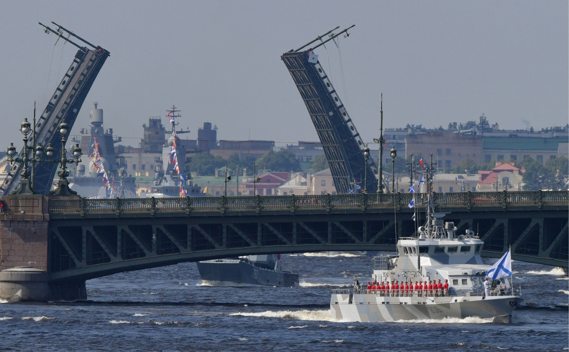 Военно-морской парад в Петербурге проведут без зрителей из-за COVID-19