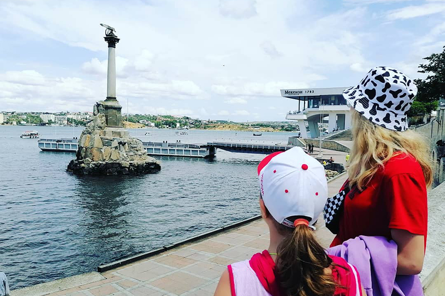 Полные пляжи в Крыму на фоне рекордной заболеваемости. Фоторепортаж
