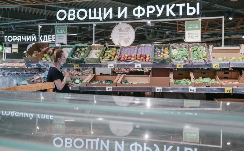 Мусорная компания предложила отказаться от упаковки фруктов в магазинах