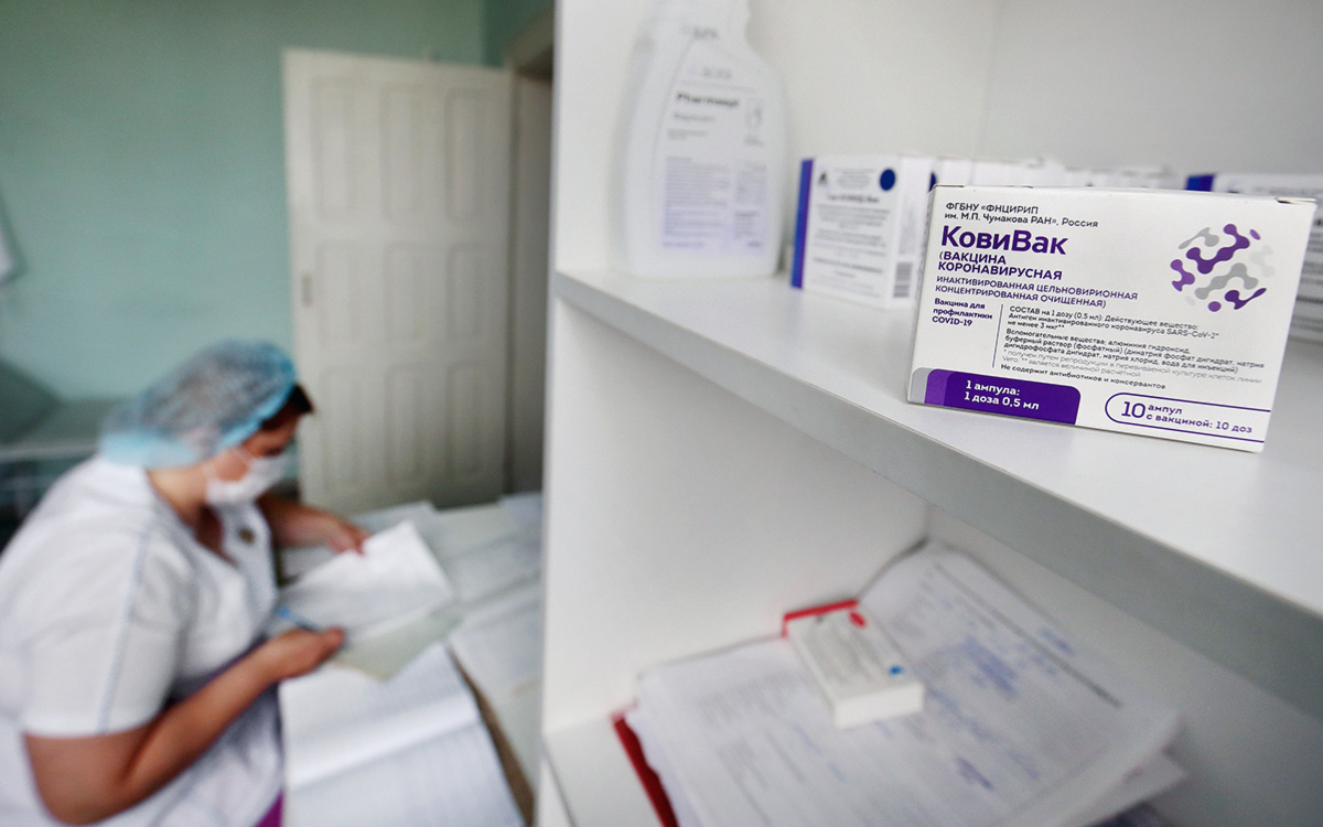 ФАС назвала отпускную цену на упаковку вакцины от COVID-19 «КовиВак»