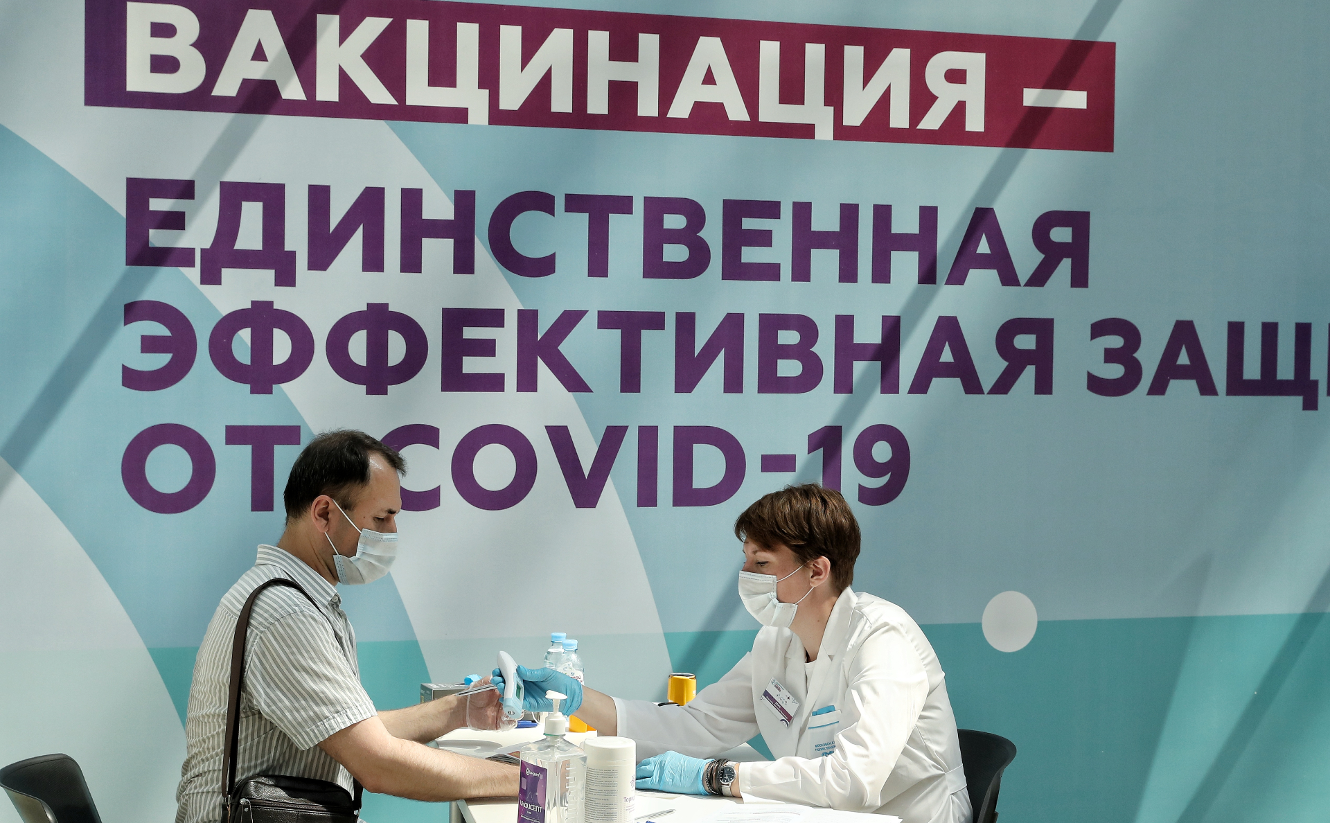 Гинцбург заявил о подтвердившейся за год безопасности «Спутника V»