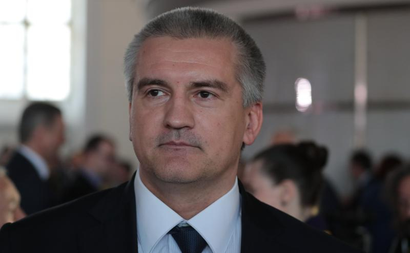 Аксенов посоветовал Зеленскому не рассчитывать на квартиру в Крыму