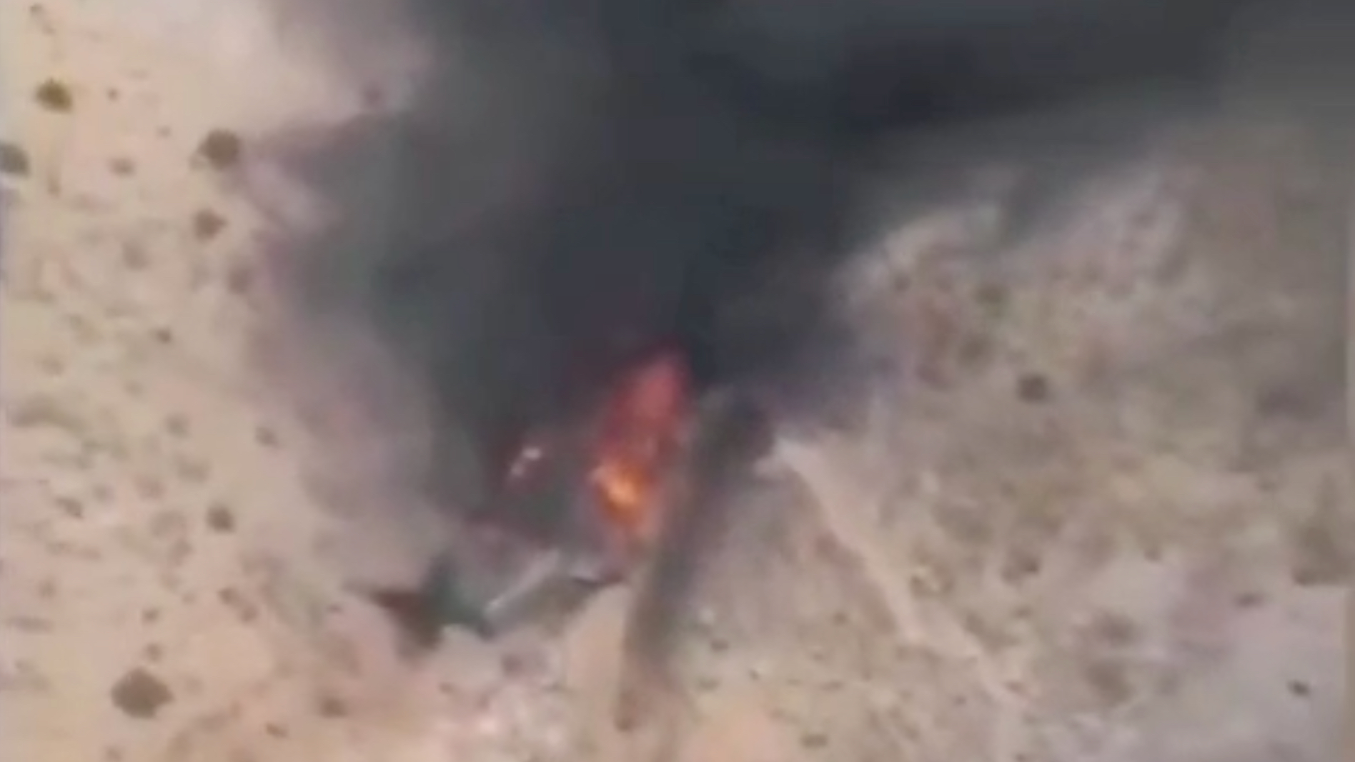 Место крушения самолета с российскими военными в Турции. Видео