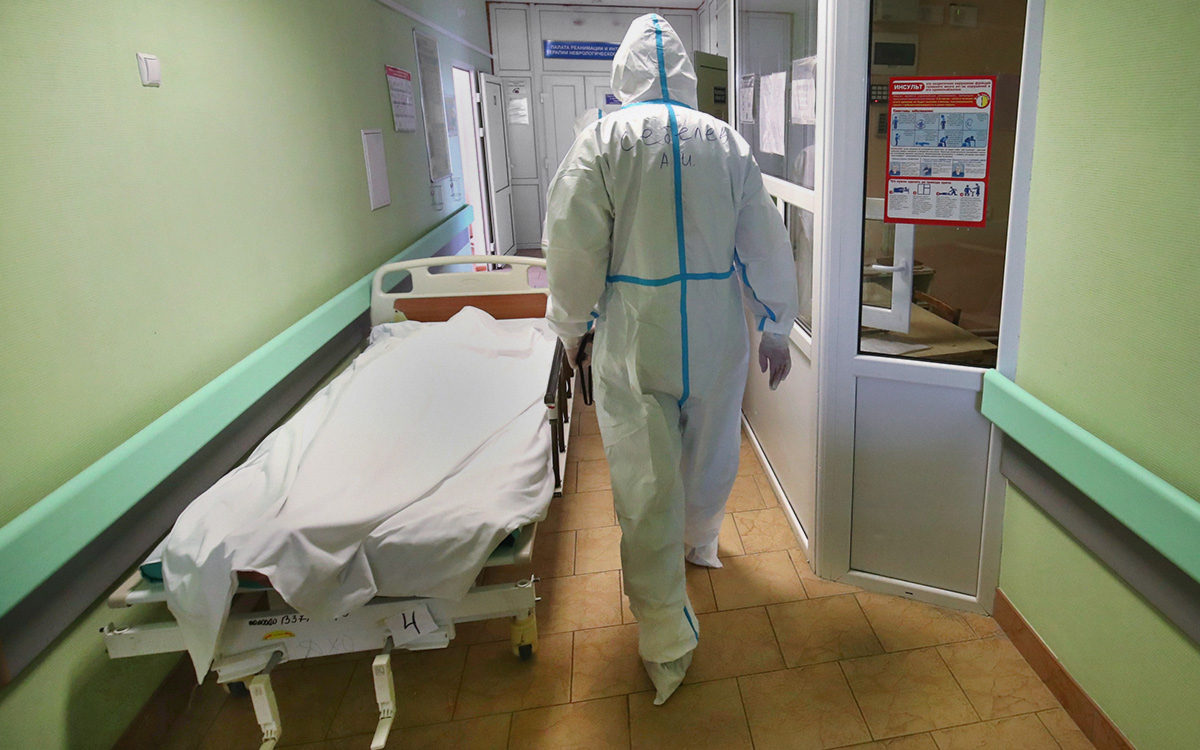 В России второй день подряд зафиксировали менее 800 смертей от COVID-19