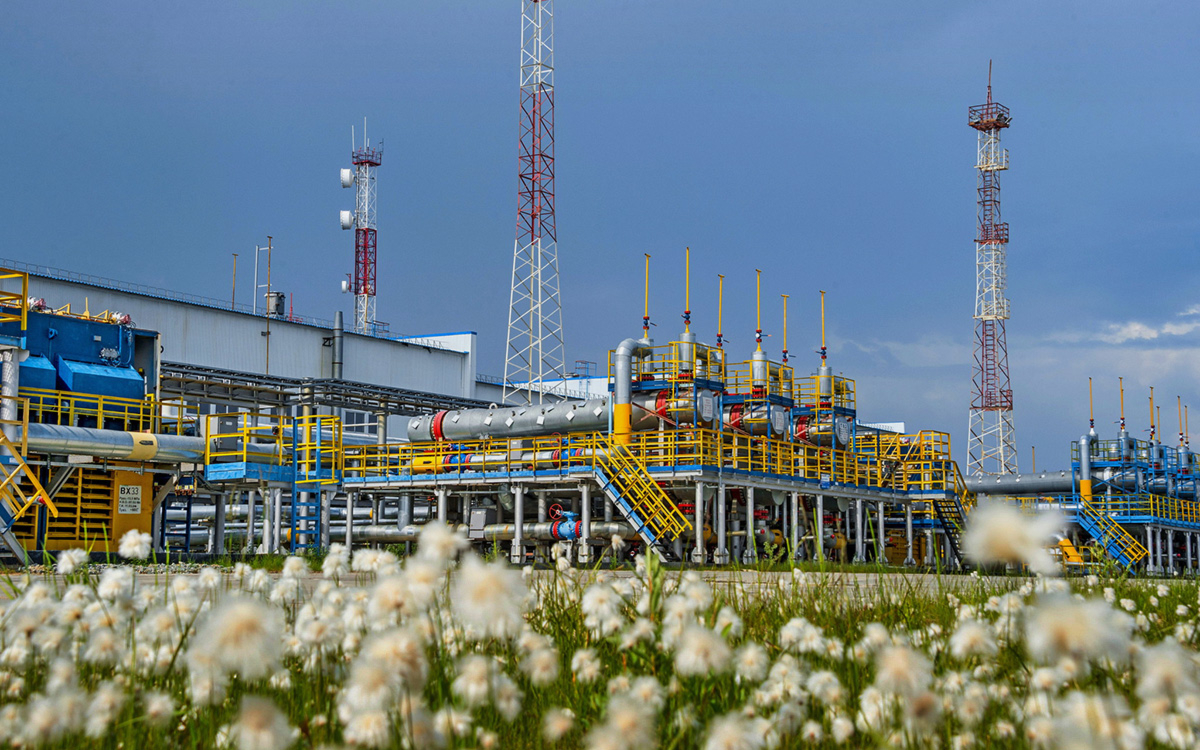 «Газпром» возобновил подачу сырья на завод в Новом Уренгое после пожара