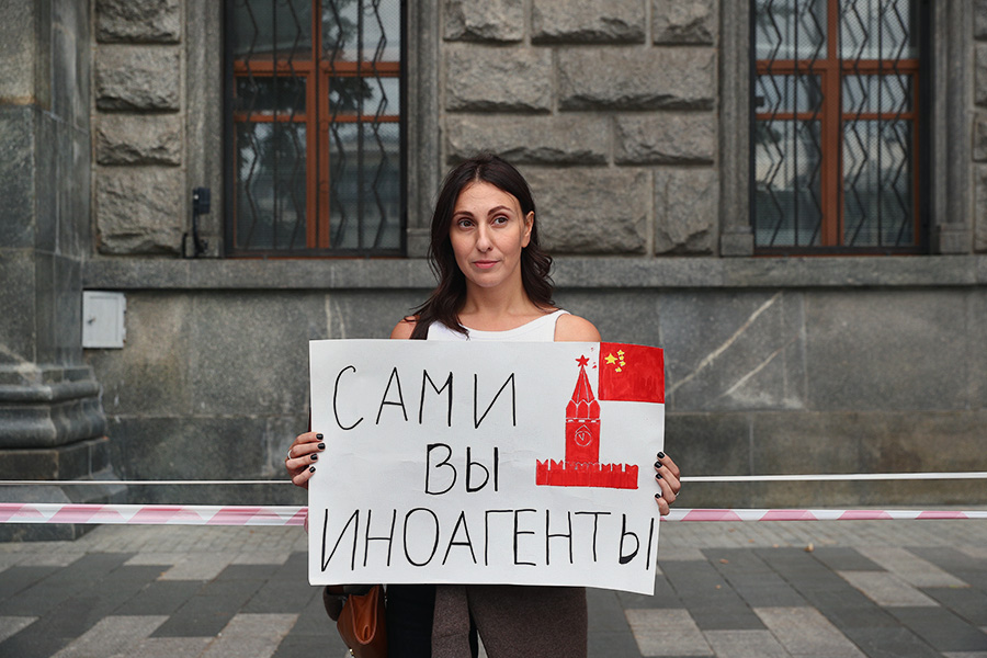 Полиция отпустила почти всех задержанных за пикеты у ФСБ журналистов