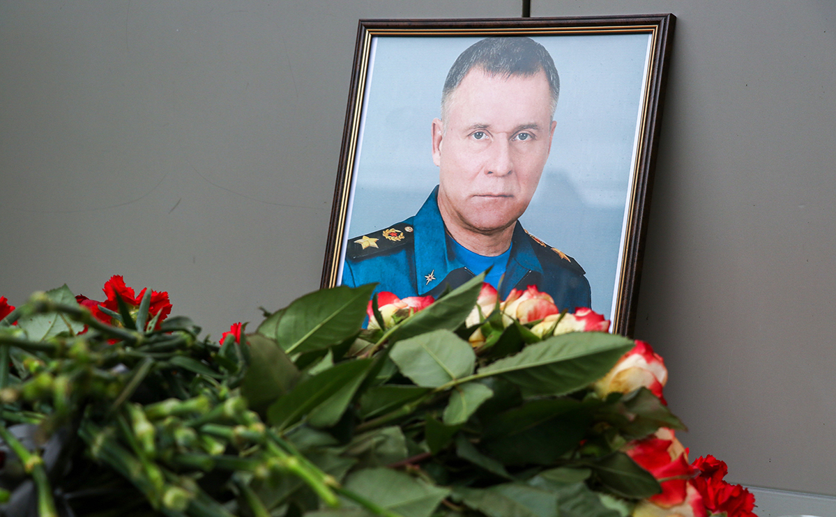Путин лично простится с главой МЧС Зиничевым