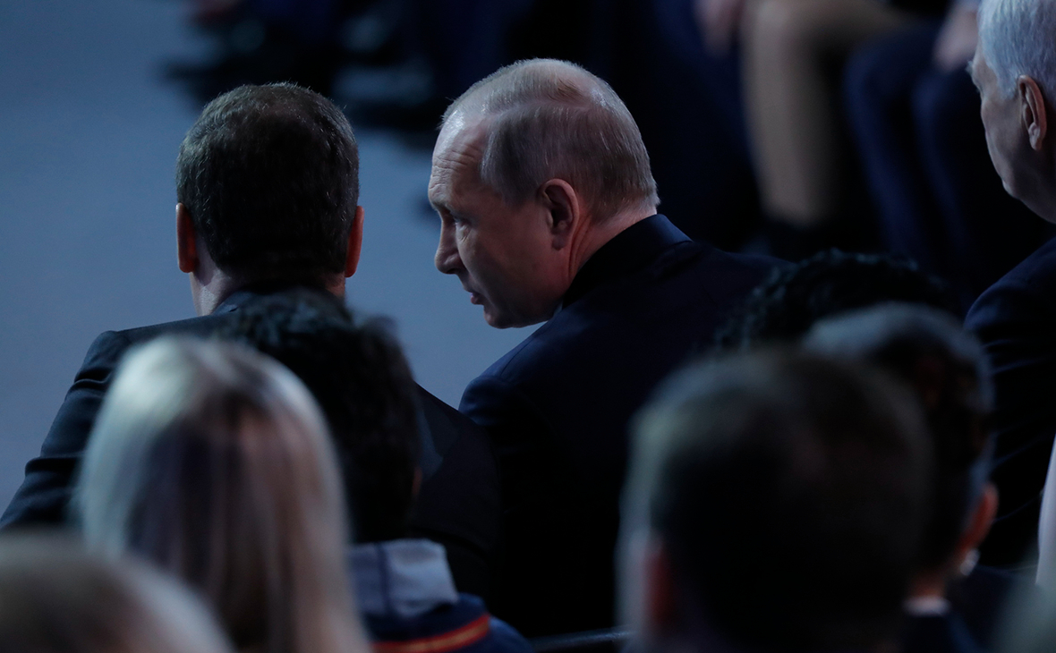 Путин сообщил о нескольких десятках заболевших COVID в его окружении