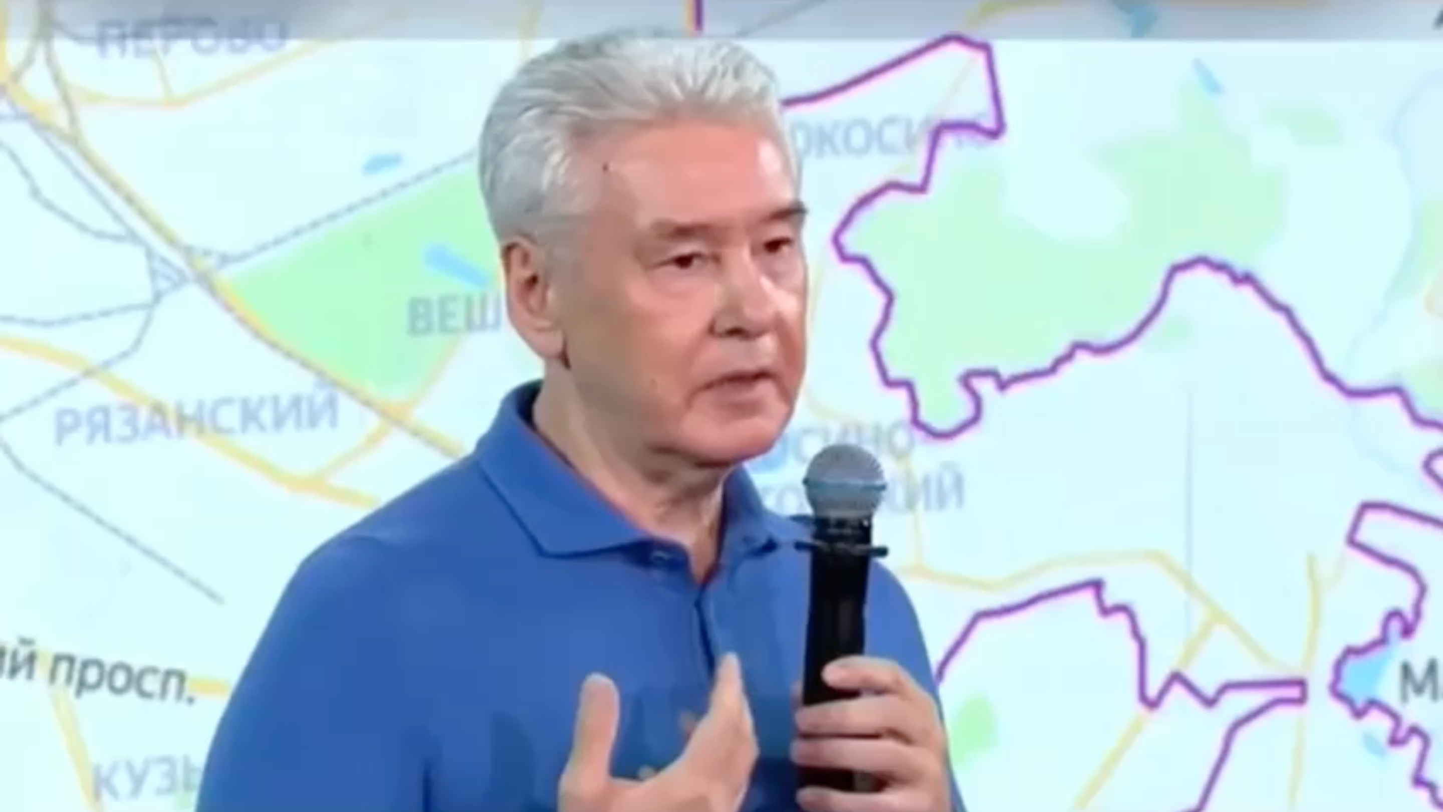 Собянин назвал абсурдной связь отмены COVID-ограничений с выборами