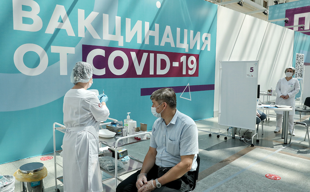 В Минздраве назвали число привитых от COVID-19 россиян