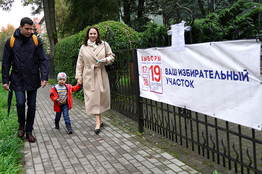 От Калининграда до Приморья: политики голосуют на выборах. Фоторепортаж