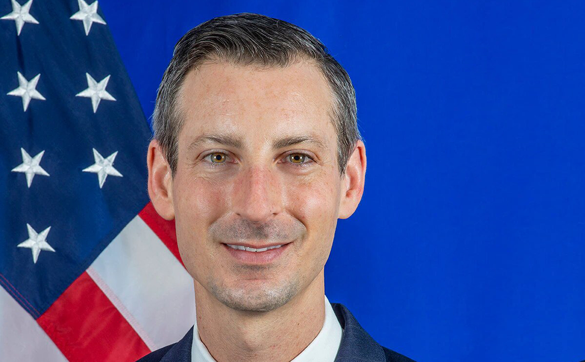 Официальный представитель Госдепа США заразился COVID-19