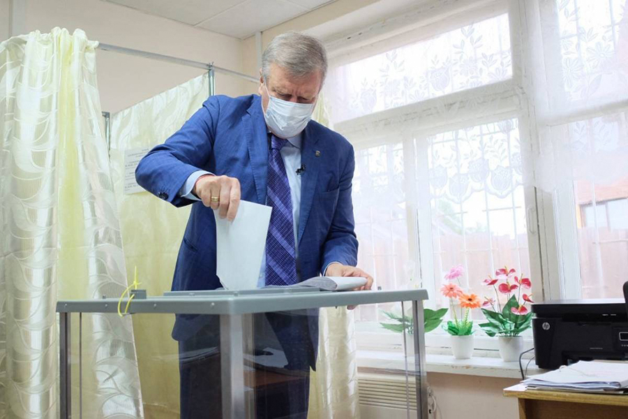 От Калининграда до Приморья: политики голосуют на выборах. Фоторепортаж