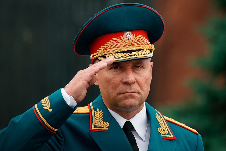 Чем запомнился глава МЧС Евгений Зиничев
