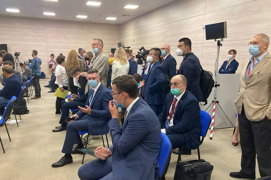 Роботы и маски: первый с начала пандемии ВЭФ. Фоторепортаж