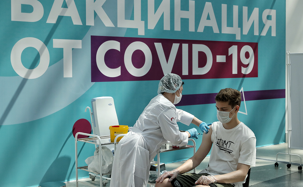 В Совфеде оценили идею давать россиянам три выходных после вакцинации