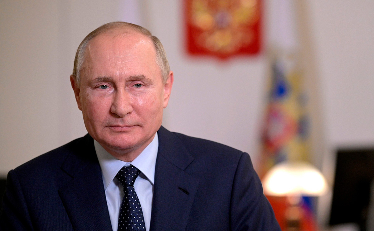 Песков сообщил об отсутствии планов обращения Путина в связи с COVID-19