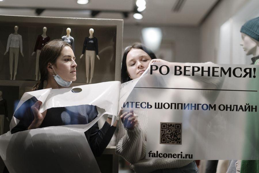 Очереди и бизнес-ланчи на остановке: Москва в первый день локдауна