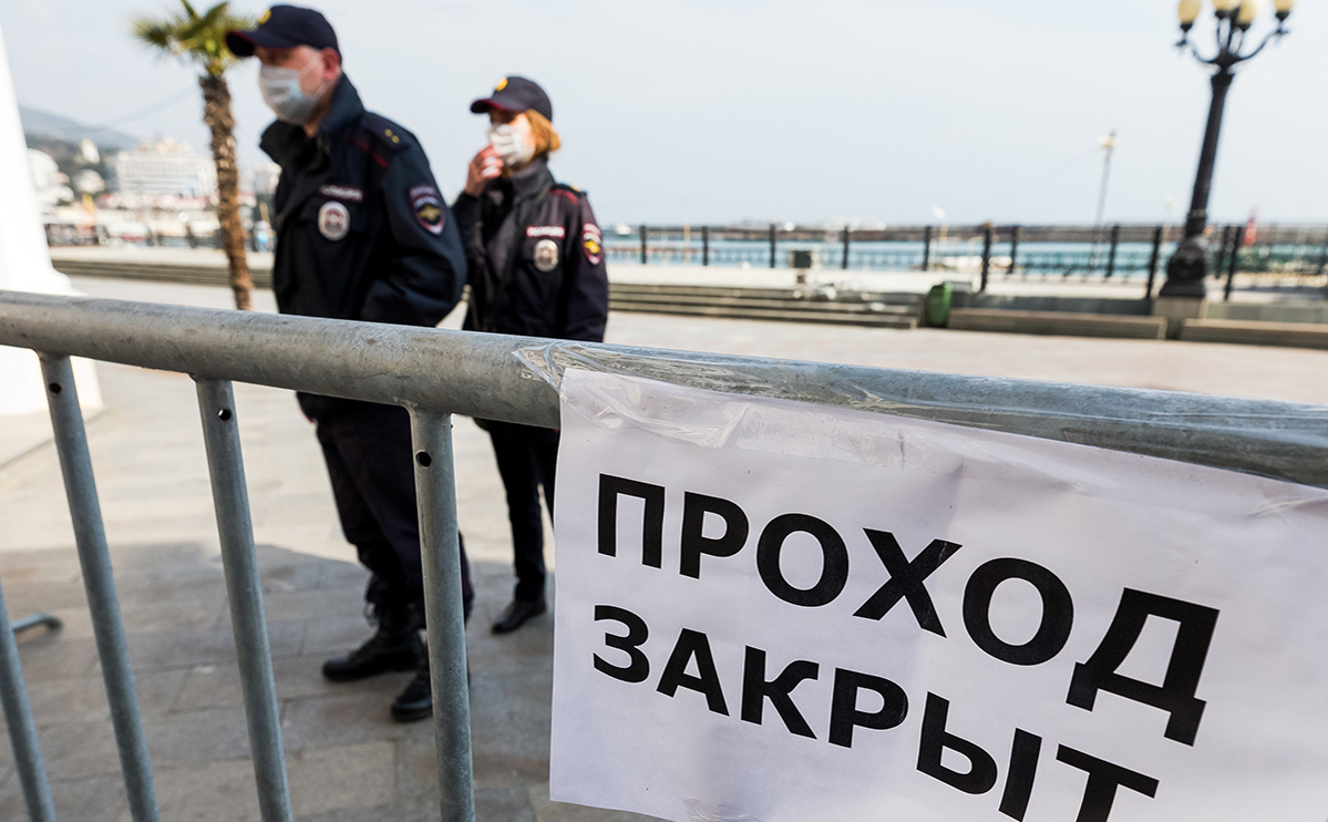 В Крыму мобильные группы начали проверять QR-коды
