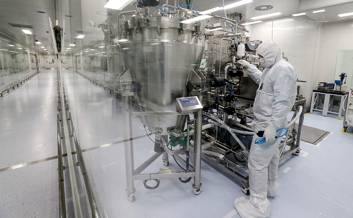 РФПИ назвал фейком статью о краже формулы AstraZeneca для «Спутника V»