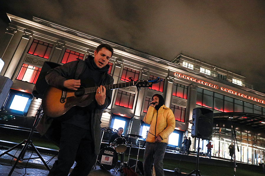 Как Москва провела вечер перед закрытием баров и кафе. Фоторепортаж