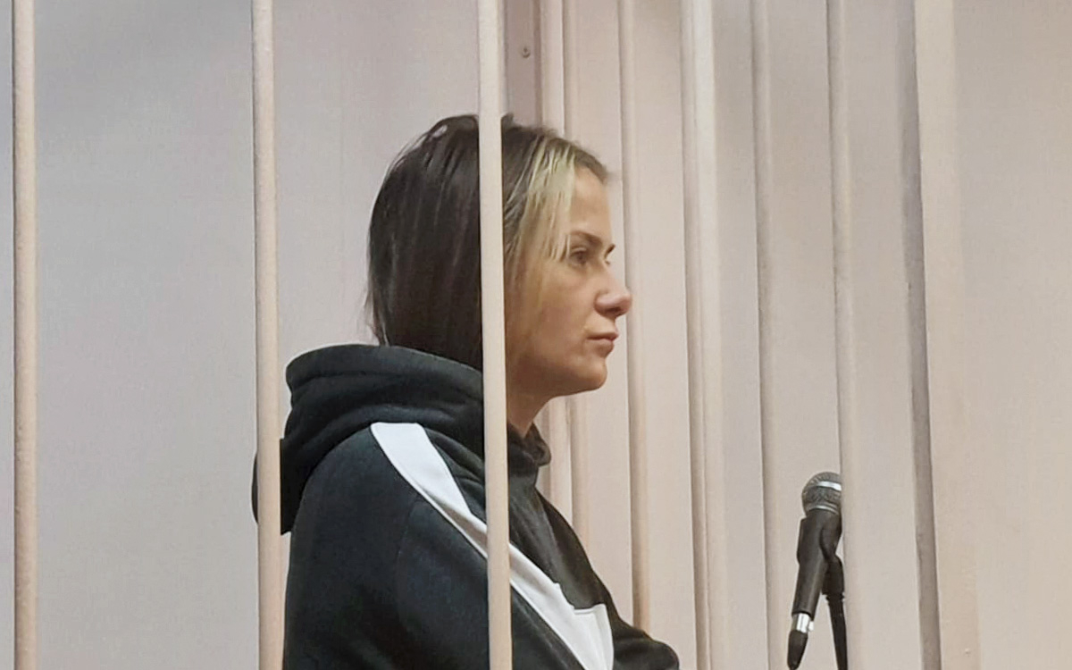 Суд отпустил блогершу, задержанную за откровенный снимок напротив Исаакия